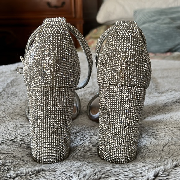 STEVE MADDEN Rhinestone Sandals Heels New Size 7.5 - Picture 9 of 10